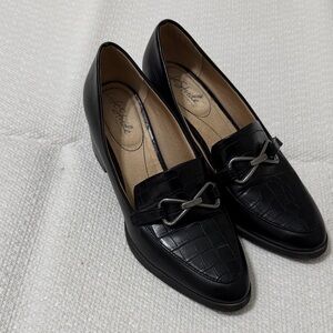 Life Stride Black Faux-Croc Loafers with Metal Link